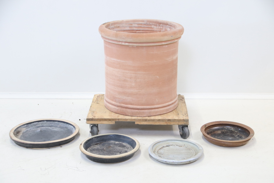 Kruka, terrakotta, samt fat 4 st, keramik.