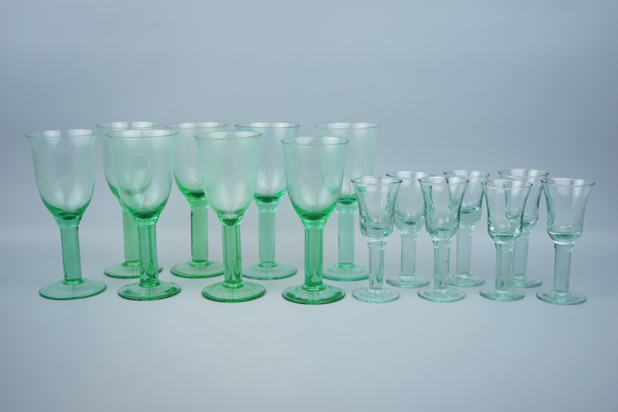 Glas, 15 st, 2 olika modeller.