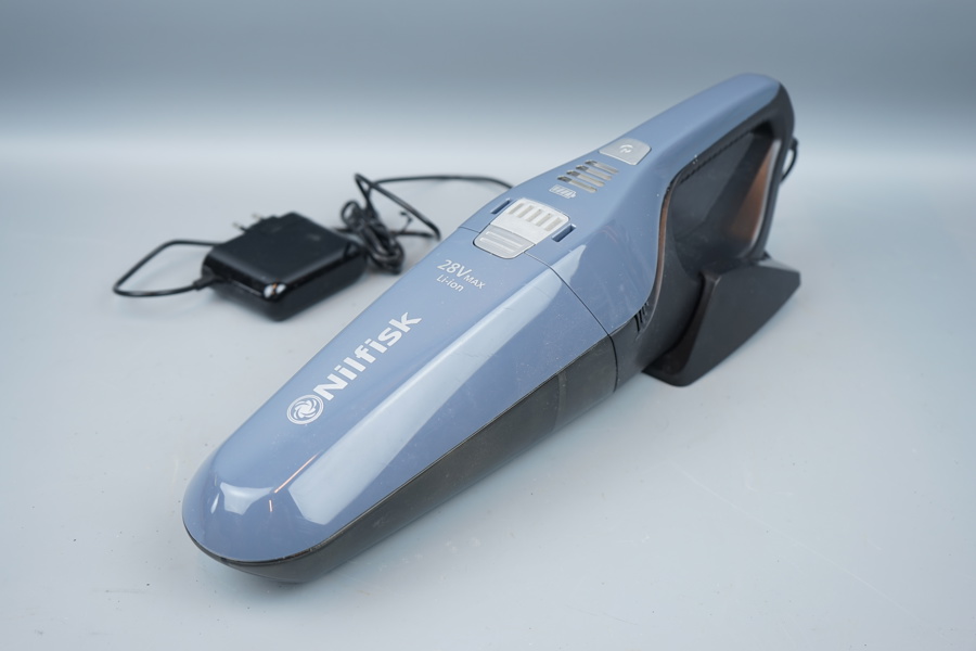 Handdammsugare med laddare, Nilfisk Quick 28Vmax.