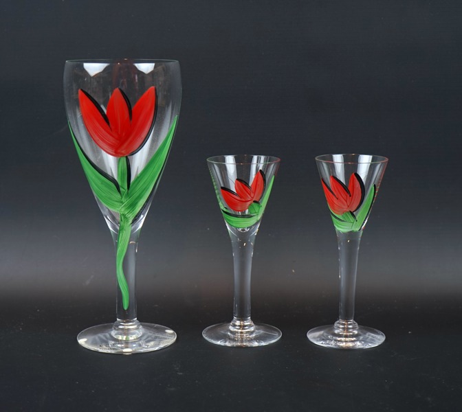 Ulrica Hydman Vallien, vin och snapsglas, 3 st, ''Tulipa'', Kosta Boda, signerade.
