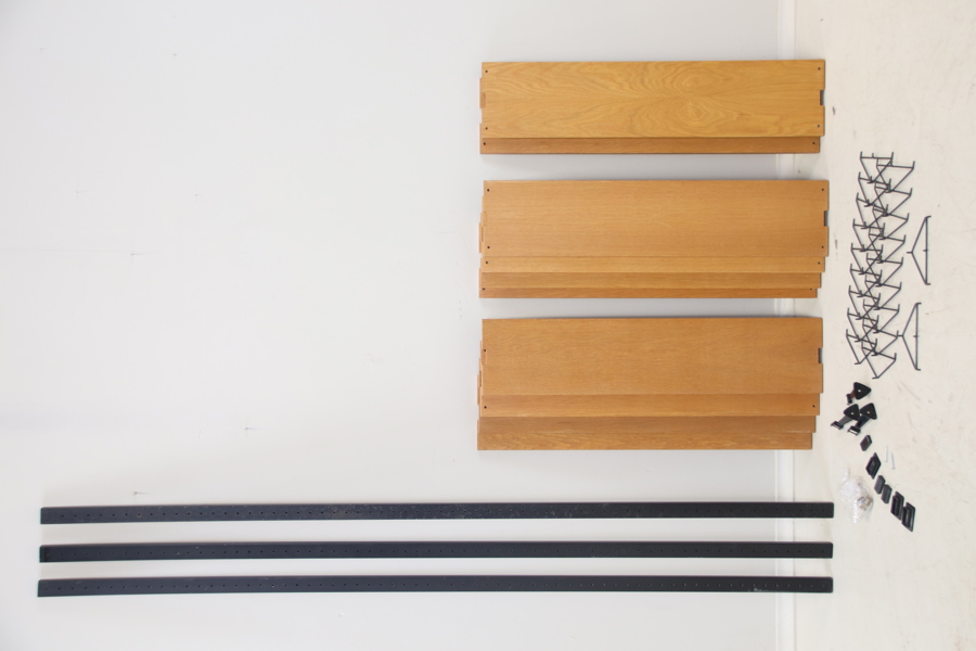 Hylla, 10 hyllplan, trä/metall.