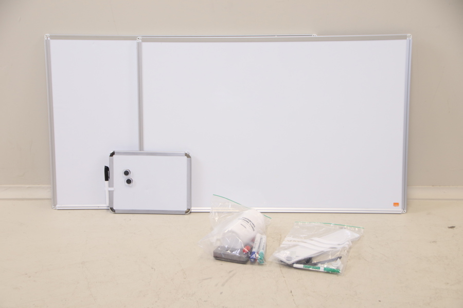 Whiteboard, 2+1, bl.a Nobo, med tillbehör.