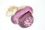 Skulptur, "Ulla's violetti Telefon - connecting her with the Rest of the world", keramik.