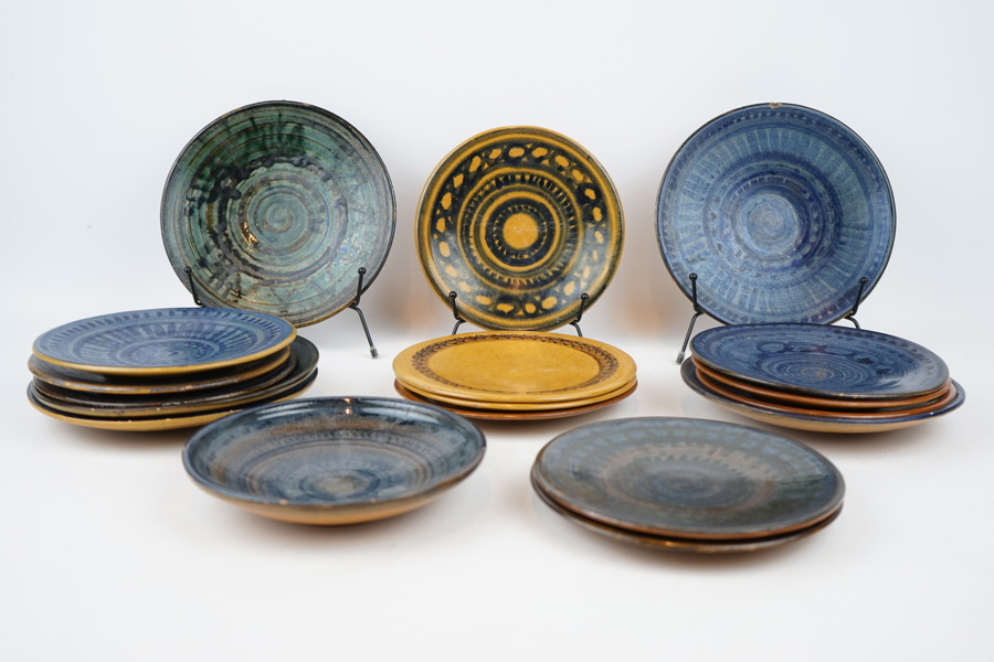 Ulla Viotti, assietter m.m, 18 delar, keramik, signerade.