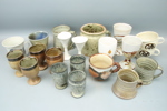 Muggar och bägare, ett parti, keramik, delvis signerade.
