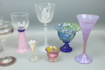 Konstglas, 9 delar, delvis signerade.