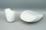 Stig Lindberg, vas och skål, "Veckla", vitglaserat stengods, Gustavsberg.