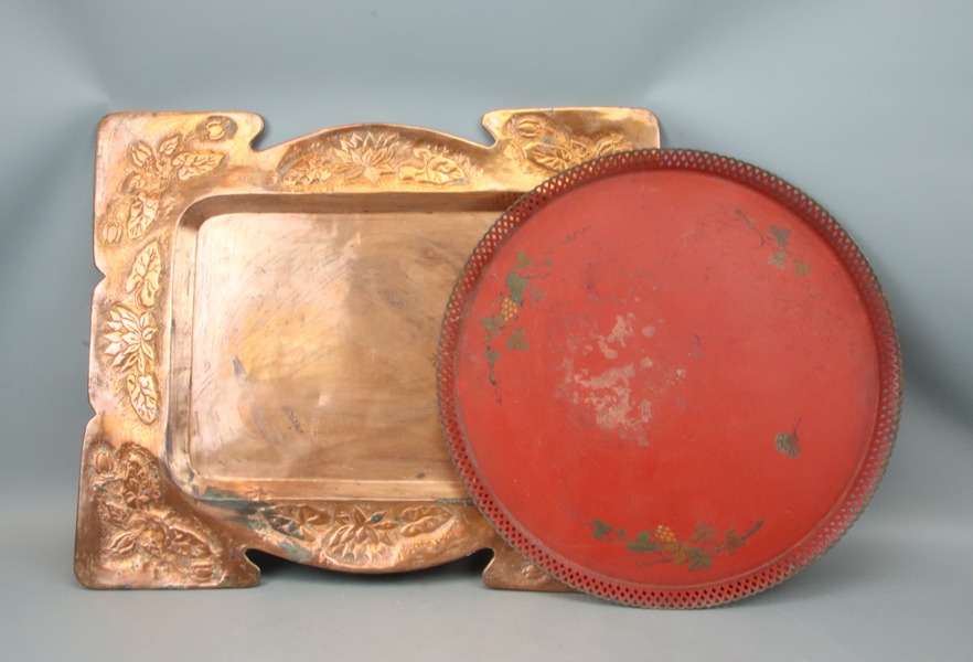 Brickor, 2 st, plå/koppar, omkring 1900.