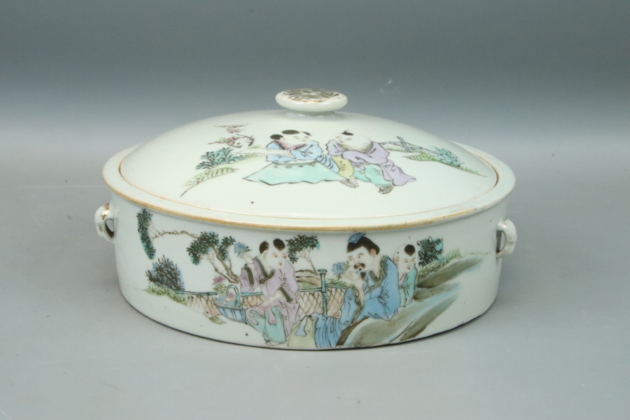 Terrin med lock, porslin, Kina, 1800-tal.