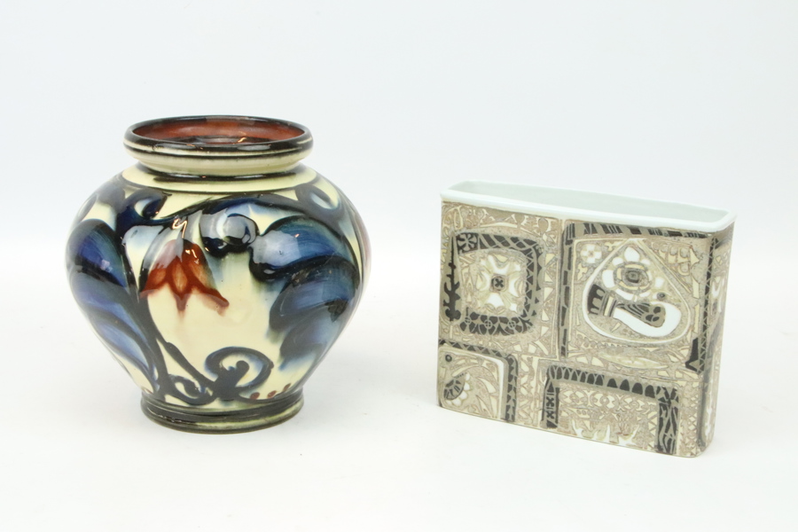 Vaser, 2 st, keramik, Annashaab Lervarefabrik, Danmark och Royal Copenhagen.