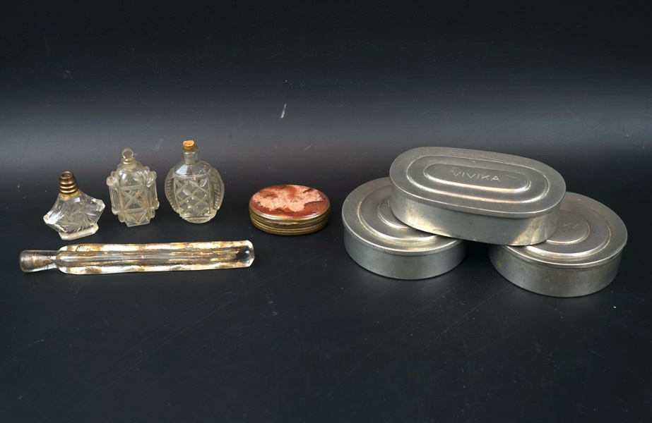 Toalettset och parfymflakonger, 8 delar, glas/tenn.