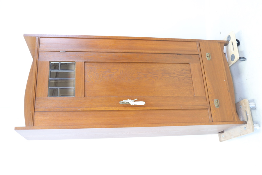 Linneskåp, ek, 1900-tal.