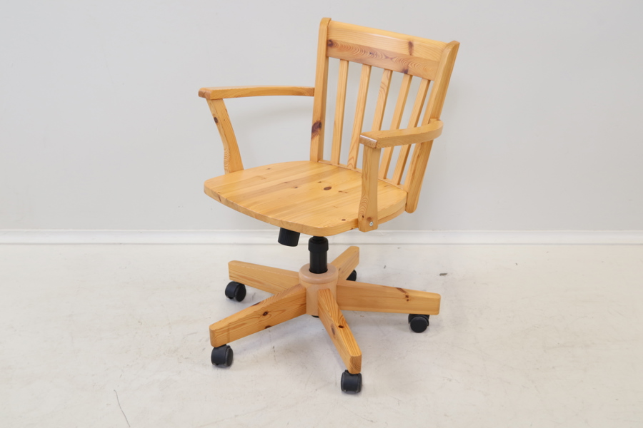 Kontorsstol på hjul, ställbar, furu.