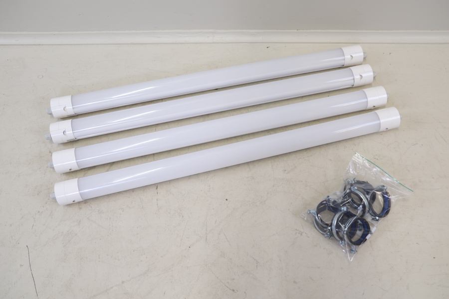 Armaturer, 4 st, LED, samt fästen.