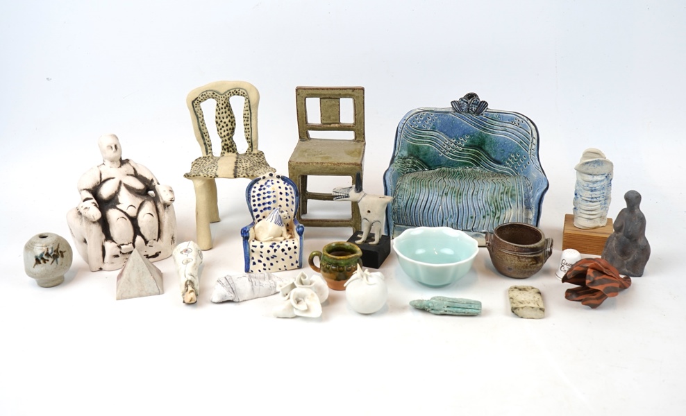 Skulpturer m.m, ett parti, keramik, bl.a Ulla Viotti.