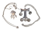 Striglakors, brosch och snörkedja, silver.