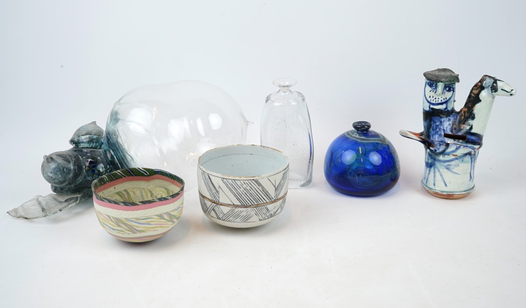 Glaskonst m.m, 6 delar, delvis signerat, bl.a Bertil Vallien.