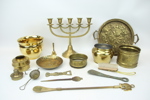 Mässingsföremål, bl.a ljusstake, ett parti.