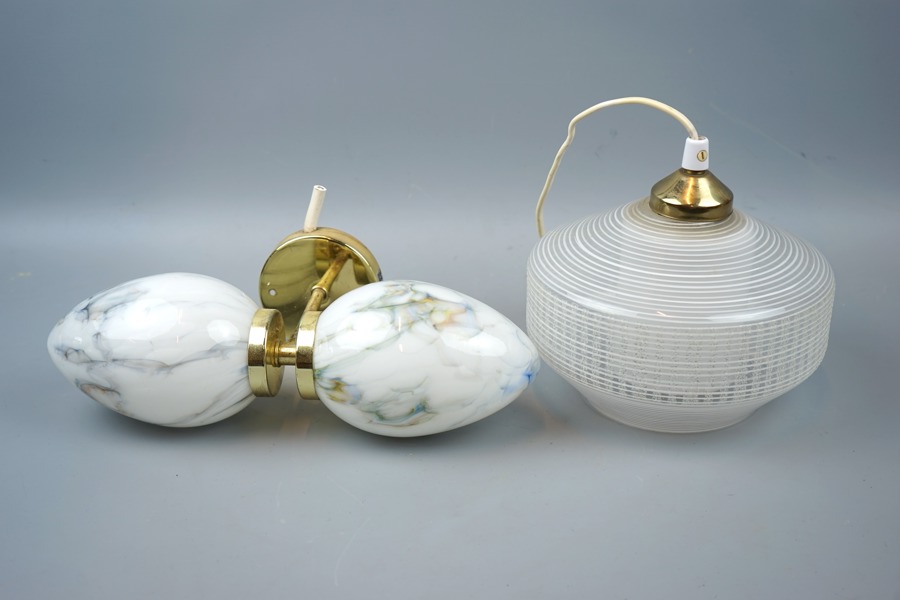 Vägg och taklampa, glas/mässing, bl.a Markslöjd.