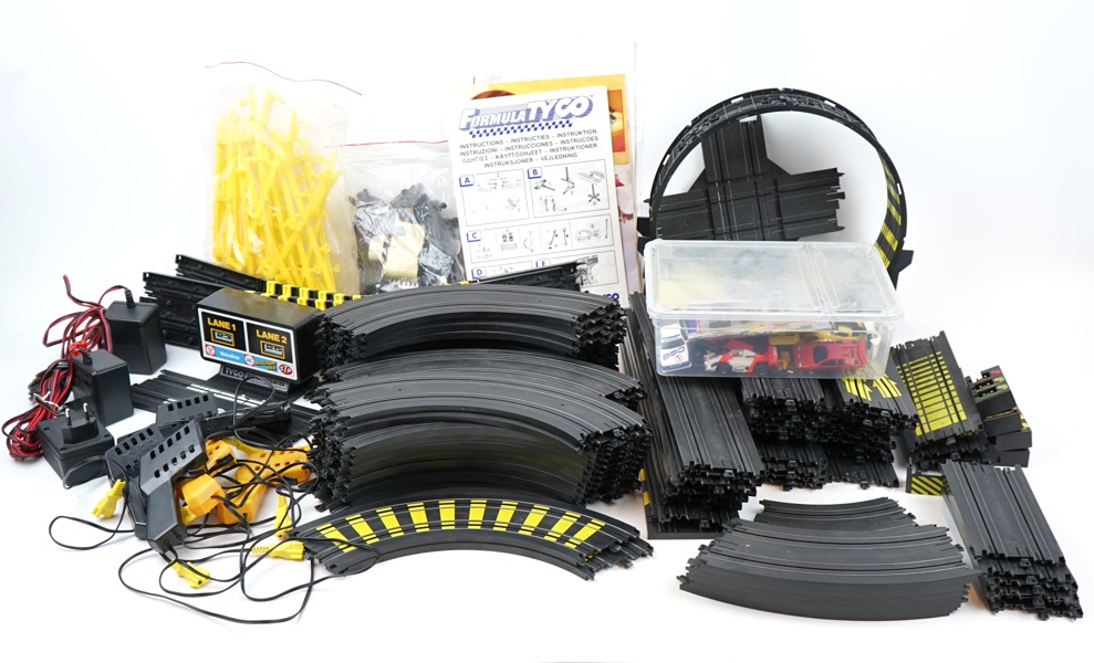 Bilbana, bilar och tillbehör, ett parti, Tyco.