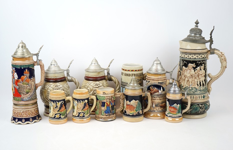 Ölstop/ölsejdlar, 11 delar, varav en med speldosa, keramik.