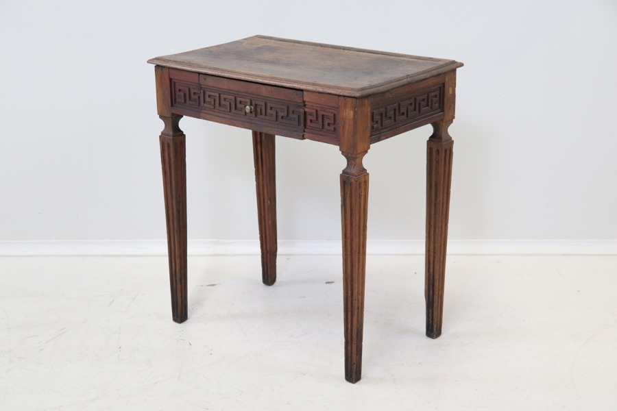 Sidobord med låda, trä.