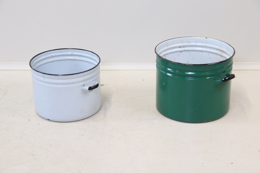 Grytor, 2 st, emaljerad metall.