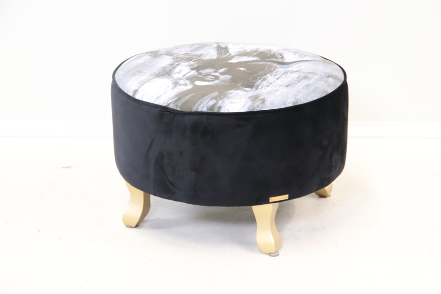 Carolina Gynning, fotpall, textil/trä.