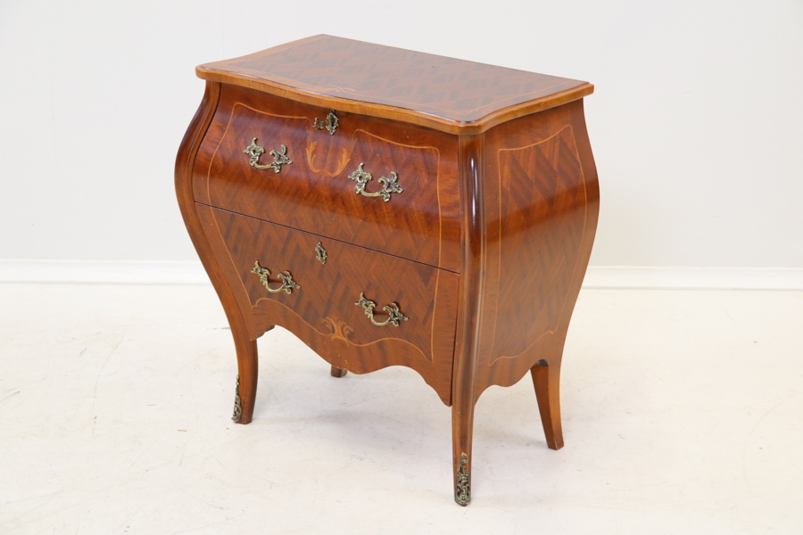 Stilbyrå, 2 lådor, trä, rokokostil, 1900-tal.