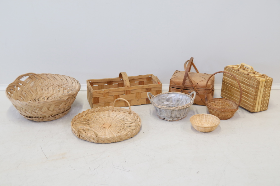 Korgar, 8 st, flätade.