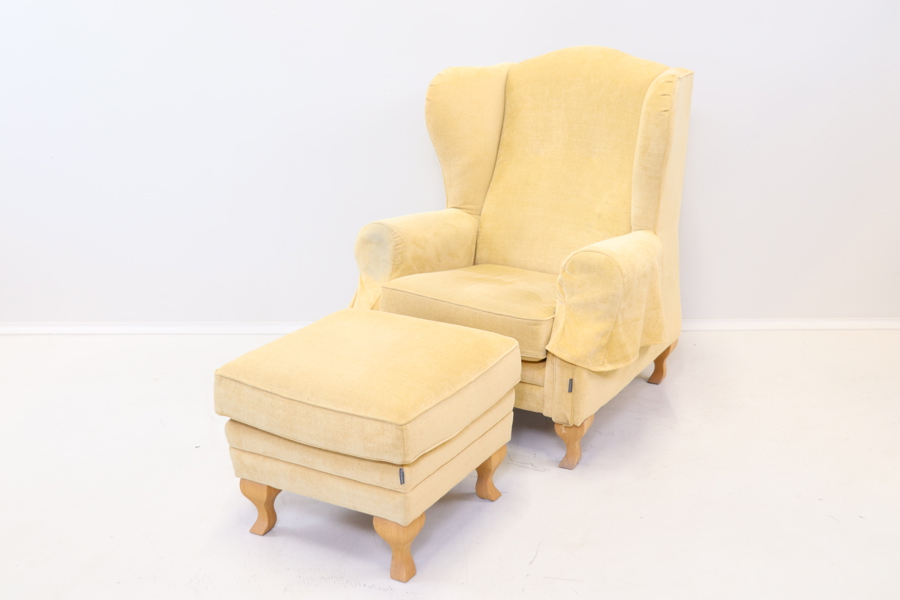 Öronlappsfåtölj med fotpall, textil, Furninova.