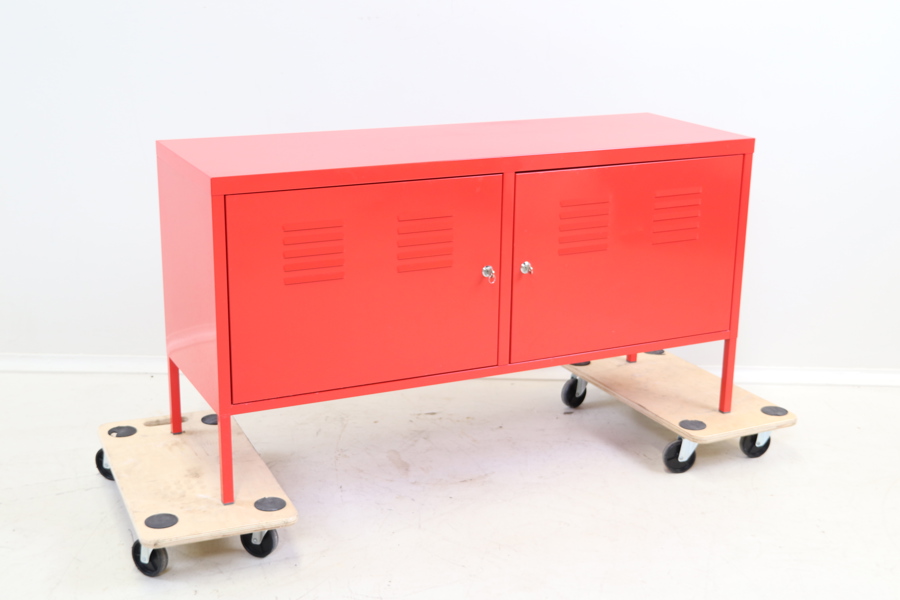 Nicholai Wiig Hansen, skåp, rödlackerad plåt, IKEA PS, sent 1900-tal.