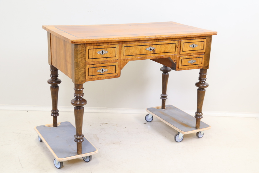 Skrivbord, 5 lådor, nyrenässans, 1800-talets slut.