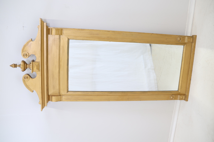 Spegel, bronserad ram.