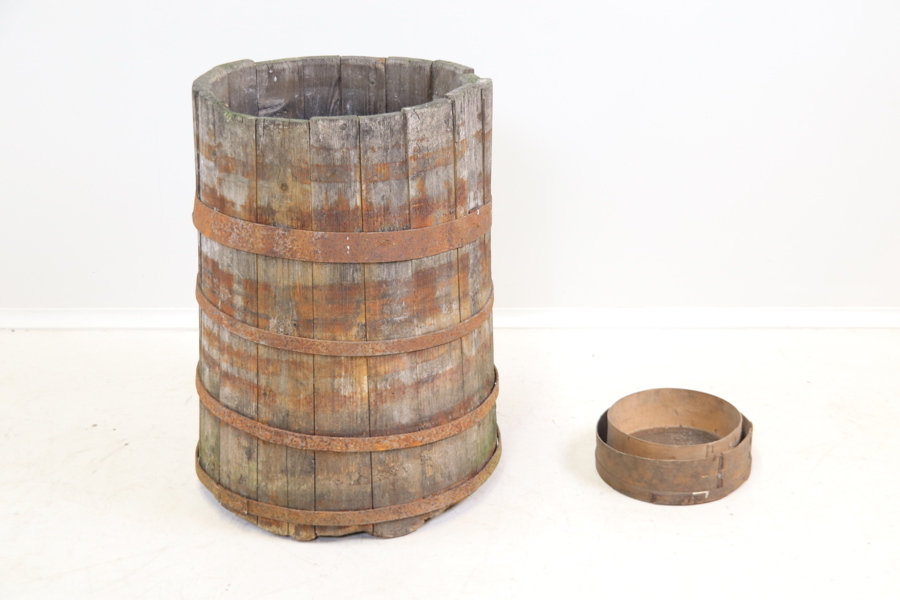 Tunna och siktar, 3 delar, trä/metall.