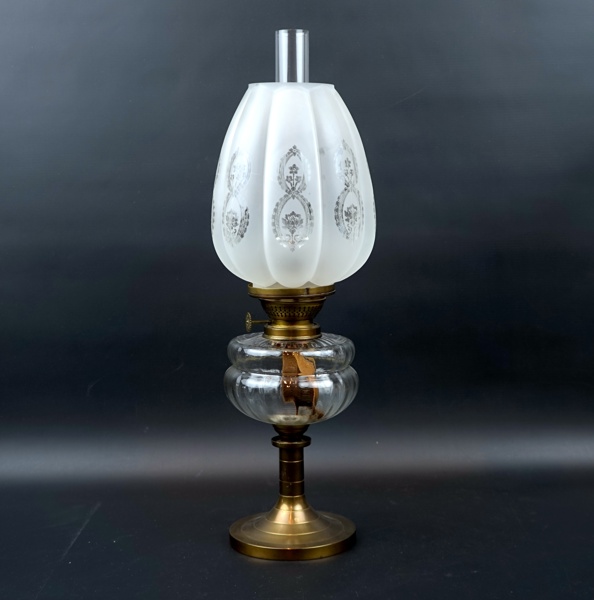 Fotogenlampa, glas/mässing.