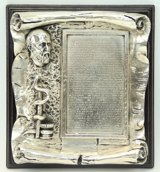 Väggplakett, Hippokrates läkared, finsilver 999, på träplatta.