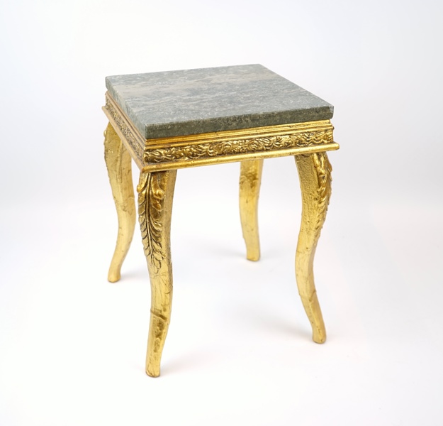 Piedestal, marmor/förgyllt trä.