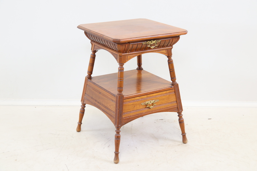 Sidobord, 2 lådor, trä.