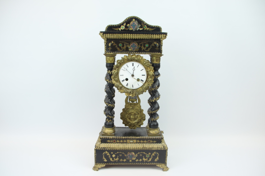 Bordsur/portalur, trä/mässing, 1800-tal.