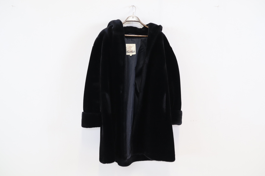 Konstpälskappa, Vini Vidi.