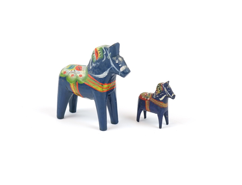 Dalahästar, 2 st, trä.