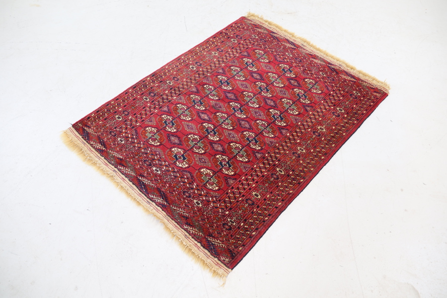 Matta, orientalisk. handknuten, ull.