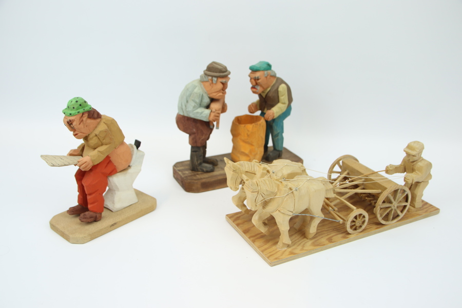 Träfigurer, 3 delar, bl.a Hugo Persson, Ystad och Lyckåsaren A.P, signerade.