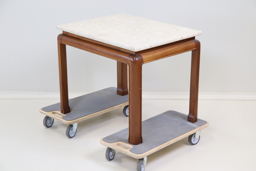 Sidobord, trä/sten.