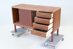Sideboard, 1 skåp och 4 lådor, trä.