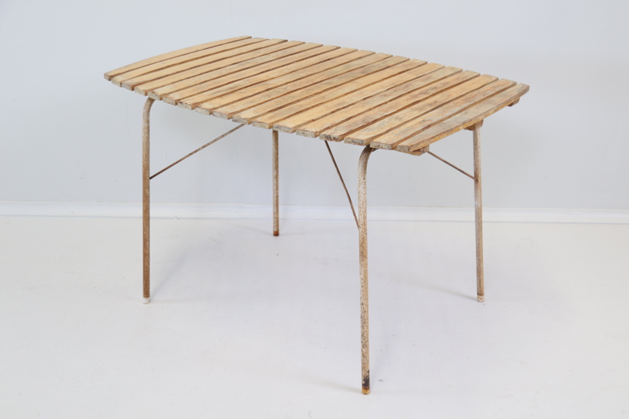 Bord, hopfällbart, trä/metall.