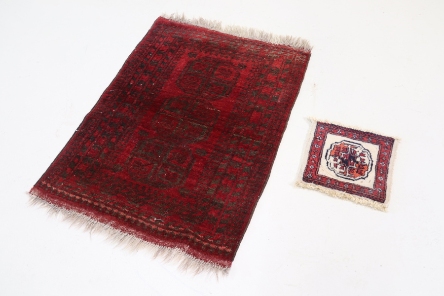 Mattor, 2 st, bl.a Pakistan, handknutna, ull.