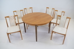 Bord och 6 stolar, trä/textil.