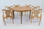 Bord och 6 stolar, trä/textil.